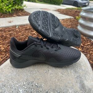 Nike Black Sneakers with Breathable Mesh and Cushioned Midsole